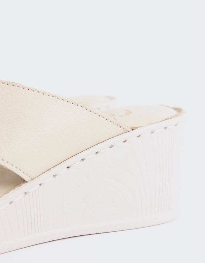 Govina Taupe Leather
