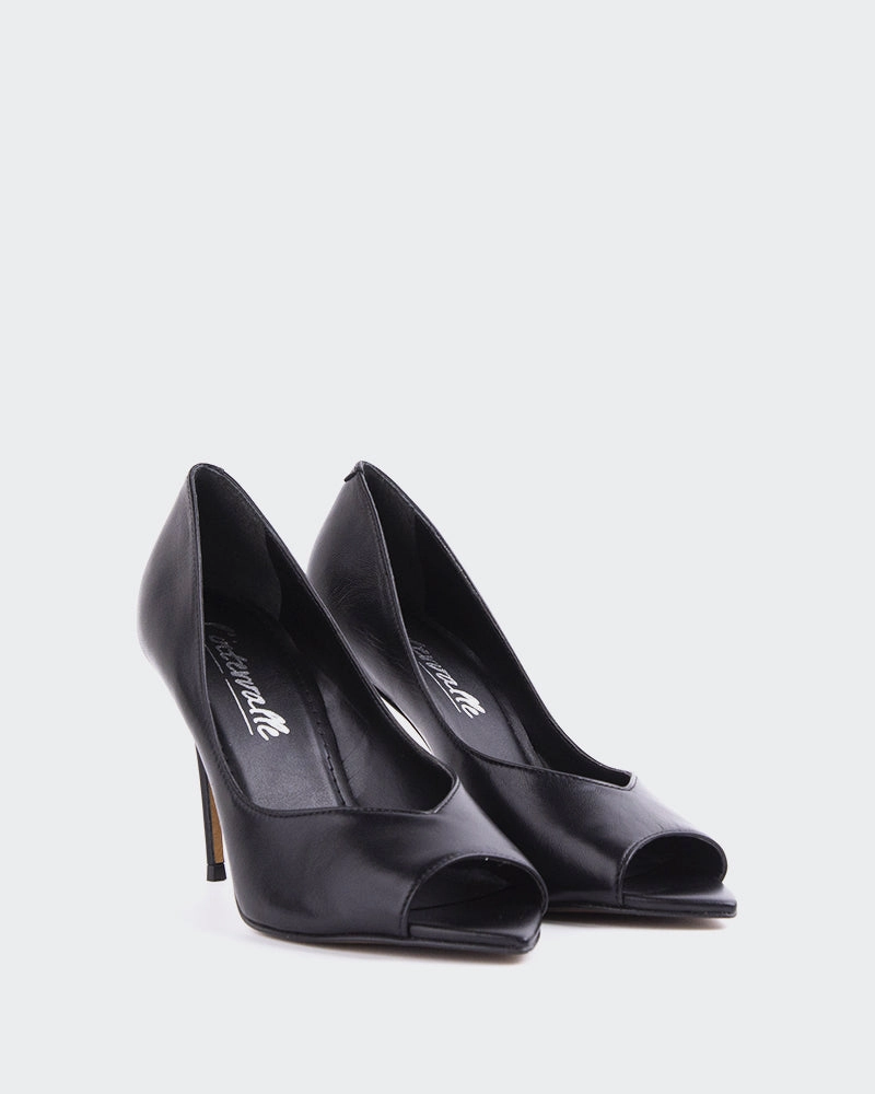 Poise Black Leather
