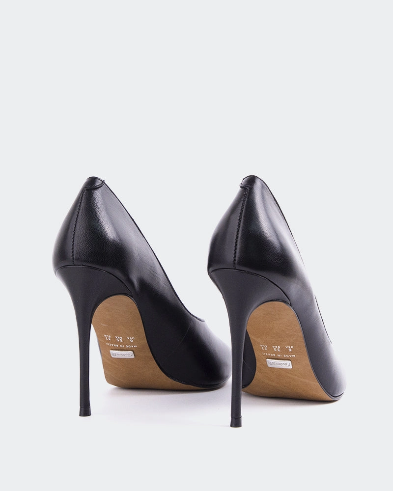 Poise Black Leather