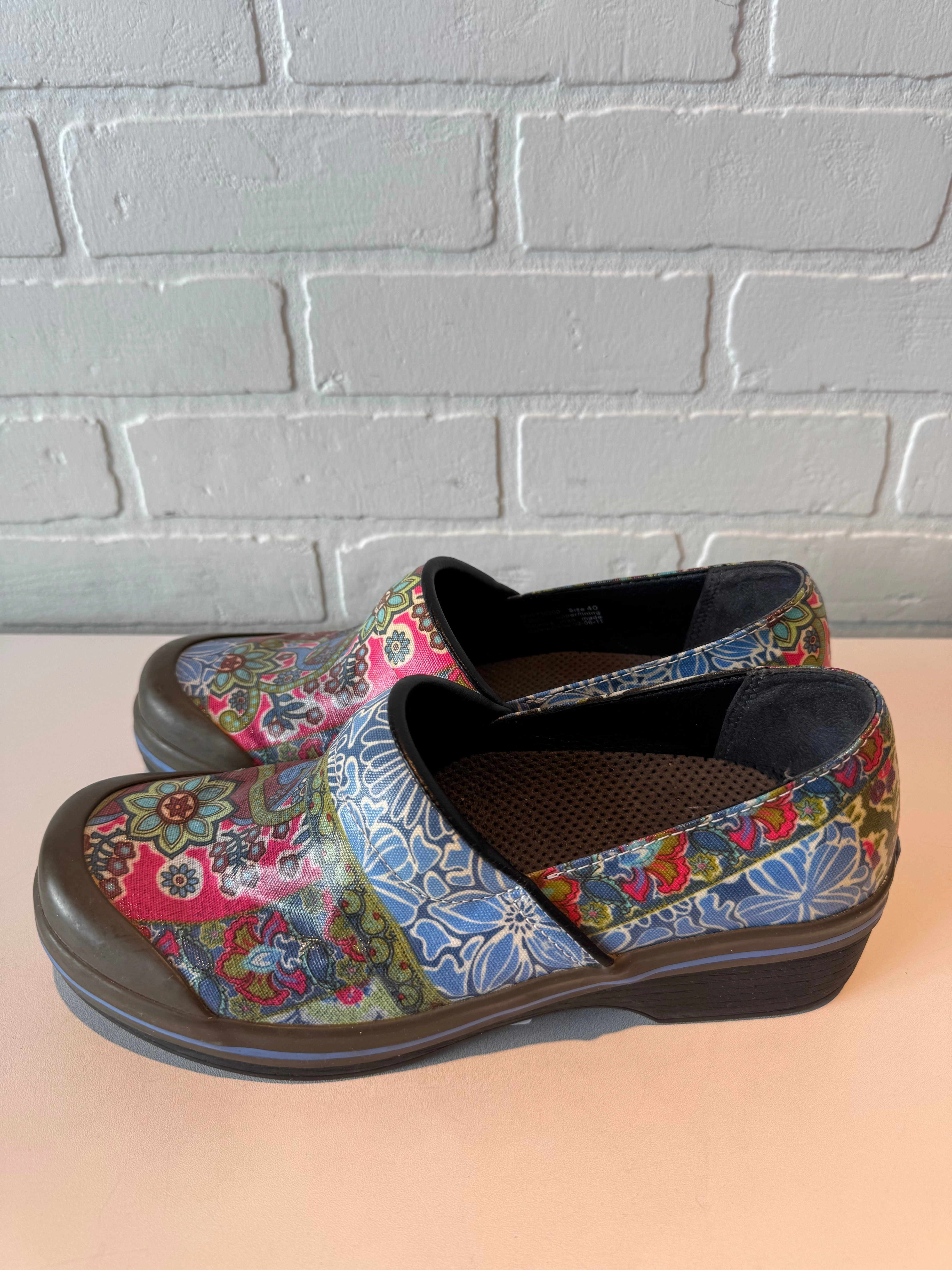 Shoes Heels Block By Dansko In Green & Red, Size: 9.5