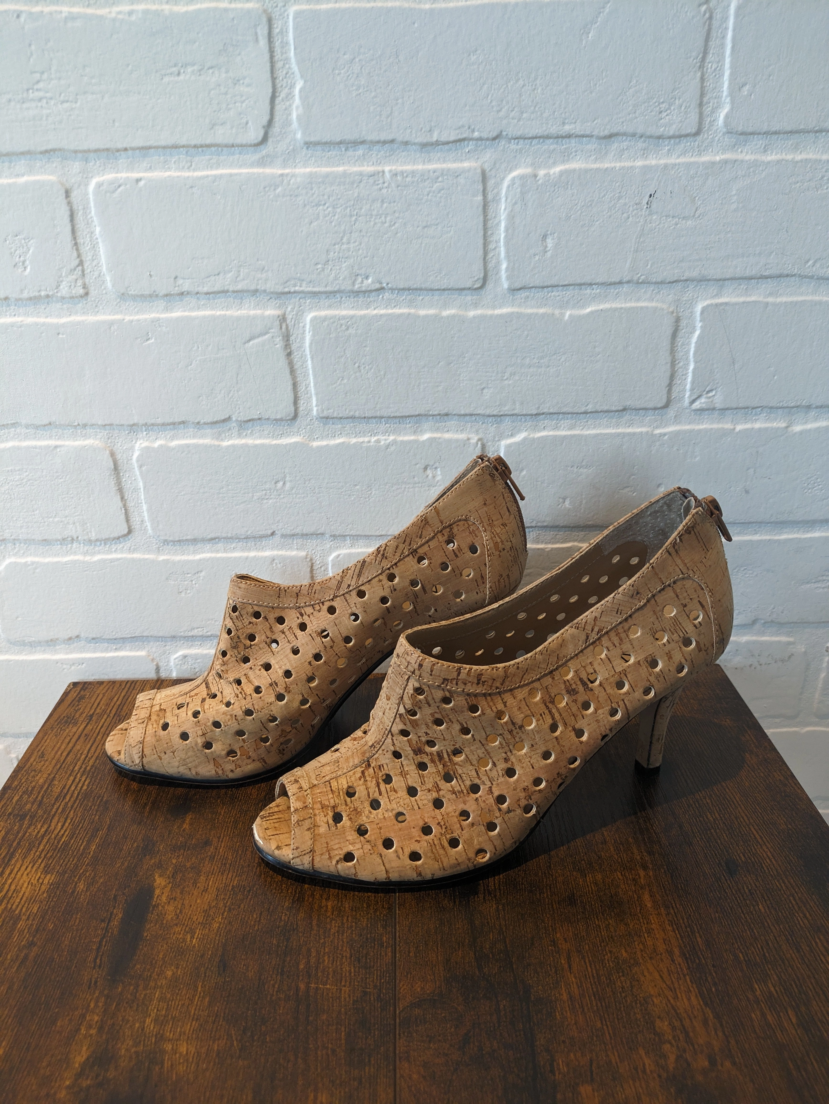 Shoes Heels Block By Vaneli  Size: 7.5