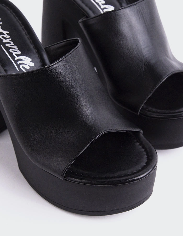 Smyrni Black Leather